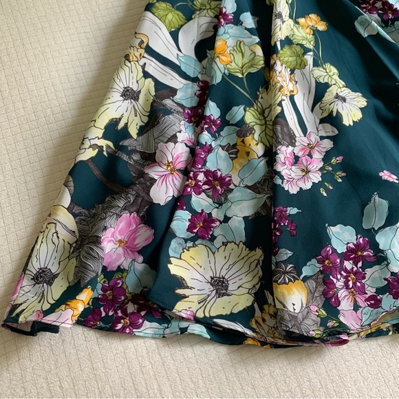 NWOT Guess floral fit&flare dress - Picture 15 of 16